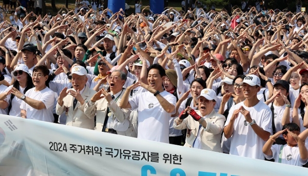 애국선열 지하에서 통곡! ‘쪼개진 광복절 기념식’ vs ‘6.6 걷기대회’