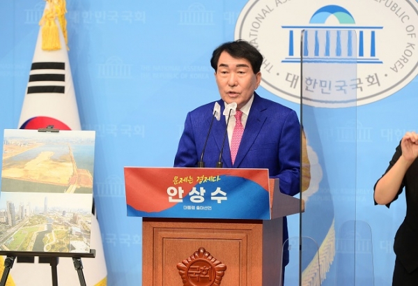 지난 2021년 서울 여의도 국회 소통관에서 제 20대 대통령 출마선언을 했던 안상수 전 인천시장. 사진제휴=뉴스1